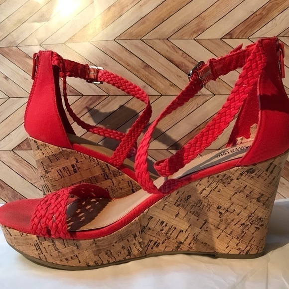 MOSSIMO SIZE 9 1/2 RED WEDGE SHOES EUC - Picture 4 of 7